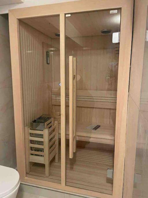 Appartamento Con Piscina E Sauna Bissone Kültér fotó