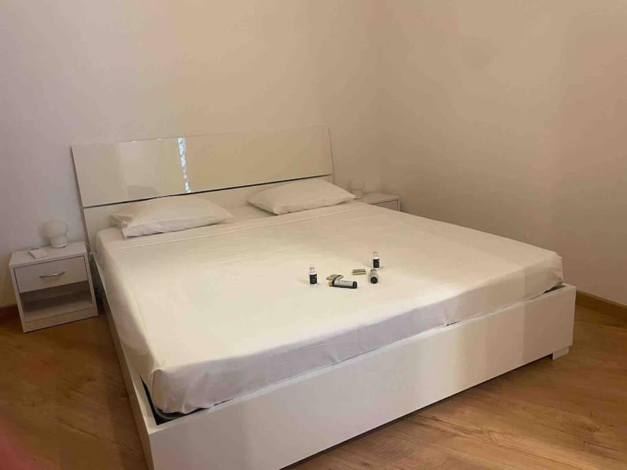 Appartamento Con Piscina E Sauna Bissone Kültér fotó